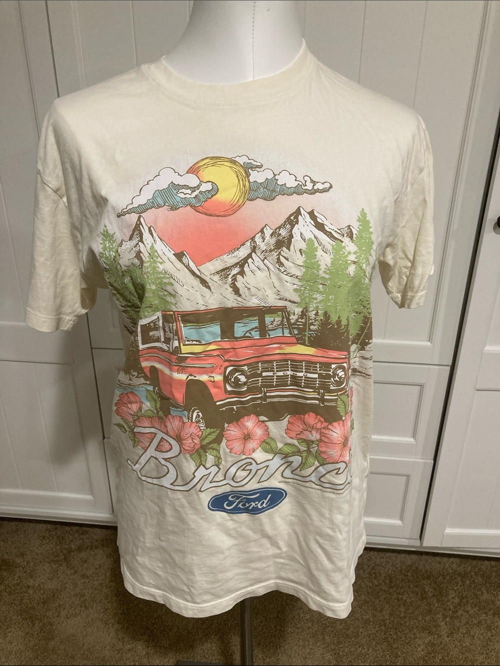 Women’s xs Hollister tee